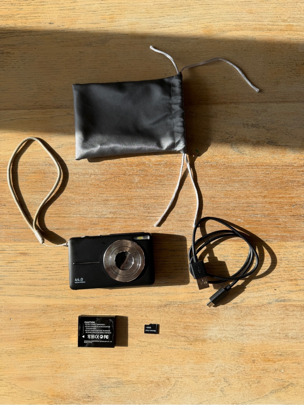 Compact 44MP Digital Camera Kit – Y2K Style Point & Shoot (32GB Card Included)